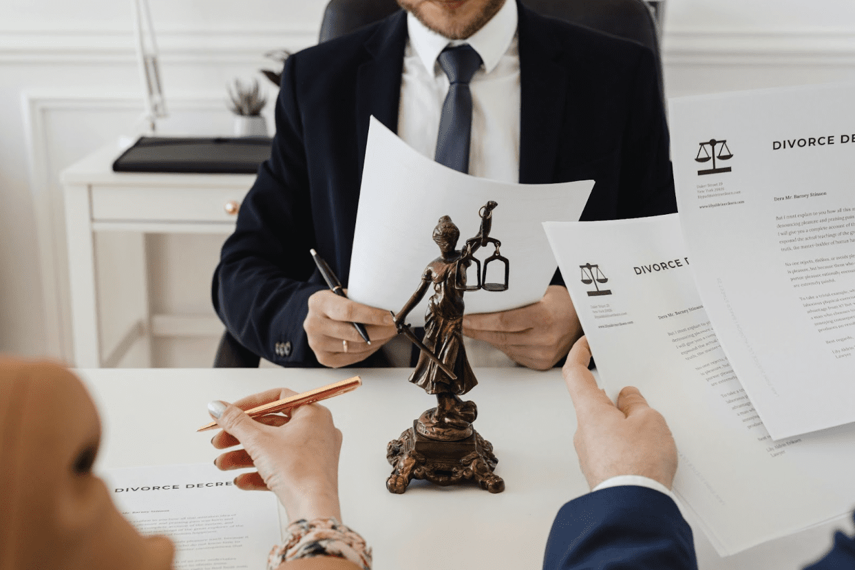 How a Car Accident Lawyer in Los Angeles Prepares for Negotiations or Court